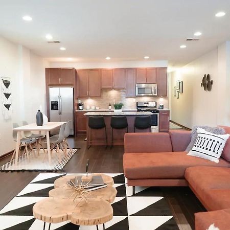 2Br Airy & Tidy Apt With Free Covered Parking - Central Modern Чикаго Экстерьер фото
