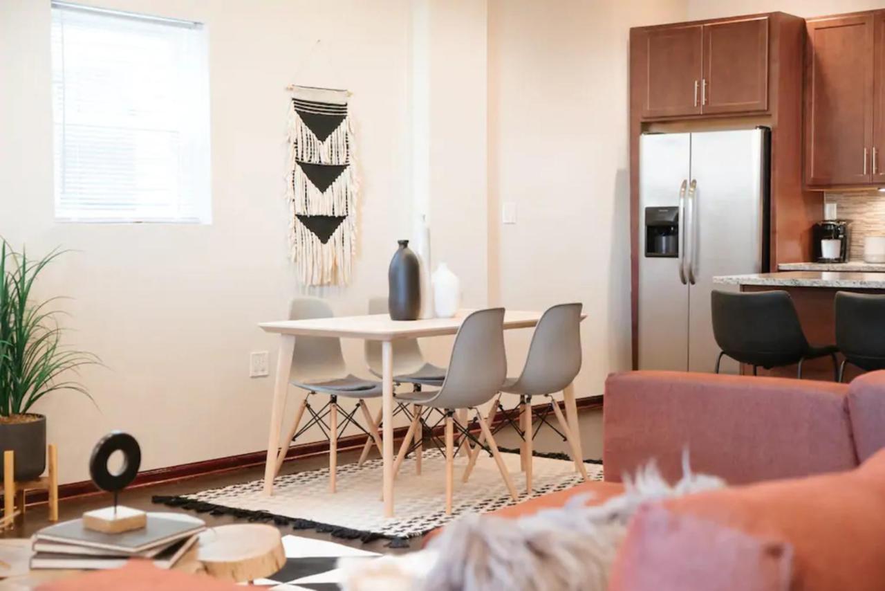 2Br Airy & Tidy Apt With Free Covered Parking - Central Modern Чикаго Экстерьер фото