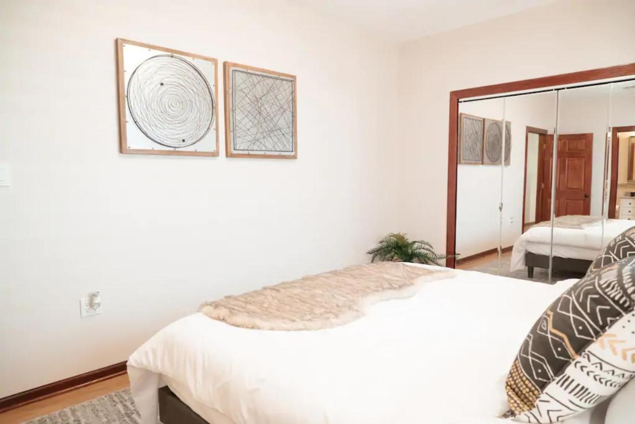 2Br Airy & Tidy Apt With Free Covered Parking - Central Modern Чикаго Экстерьер фото