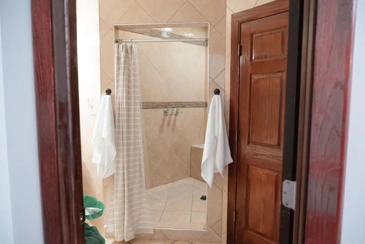 2Br Airy & Tidy Apt With Free Covered Parking - Central Modern Чикаго Экстерьер фото