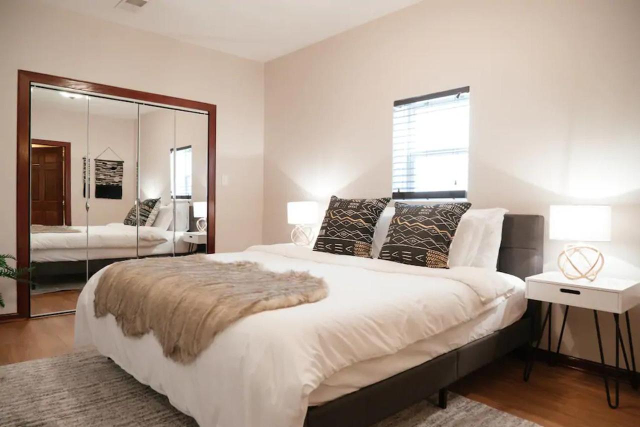 2Br Airy & Tidy Apt With Free Covered Parking - Central Modern Чикаго Экстерьер фото
