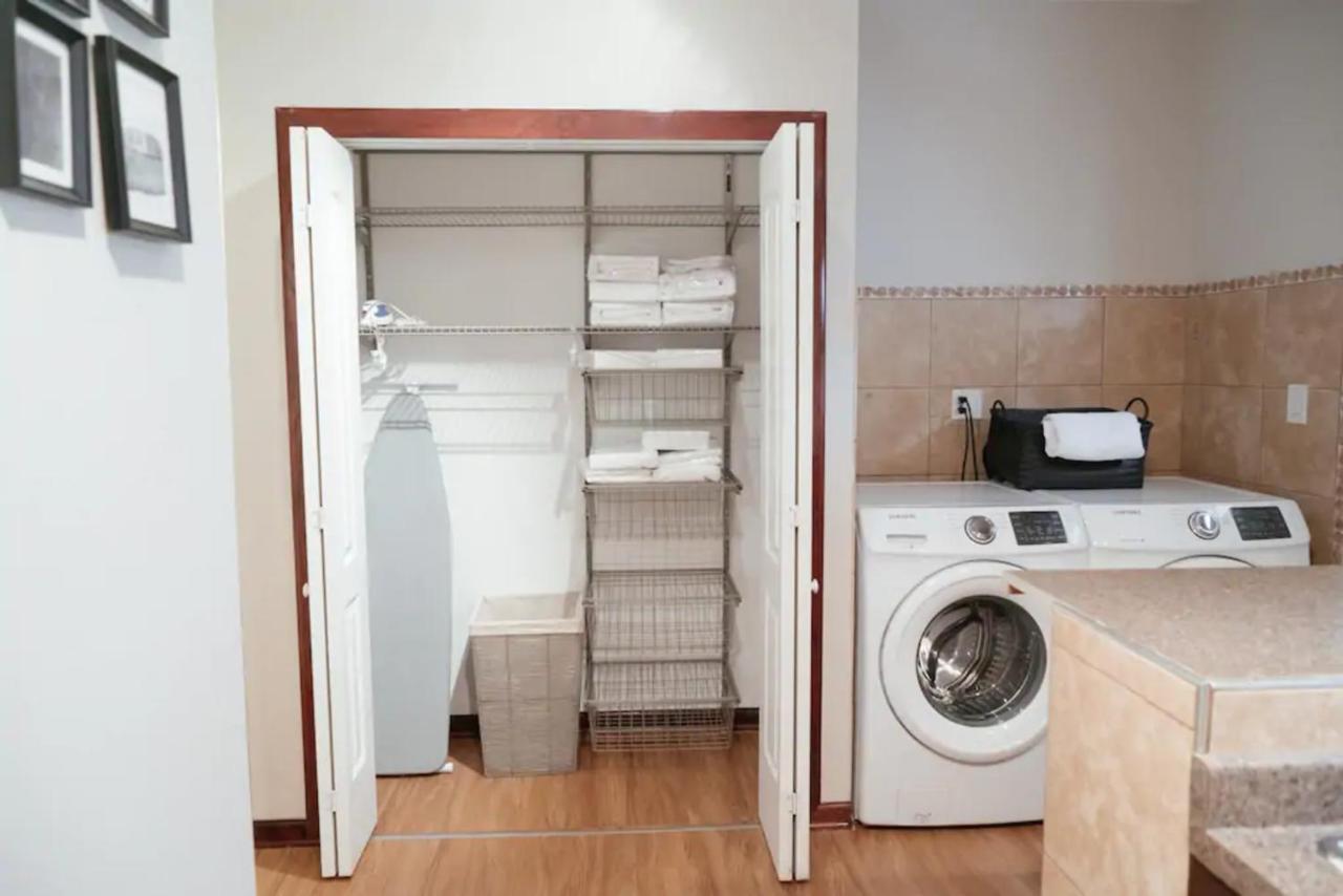 2Br Airy & Tidy Apt With Free Covered Parking - Central Modern Чикаго Экстерьер фото