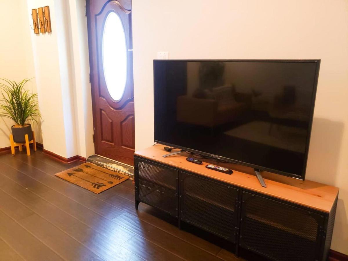 2Br Airy & Tidy Apt With Free Covered Parking - Central Modern Чикаго Экстерьер фото