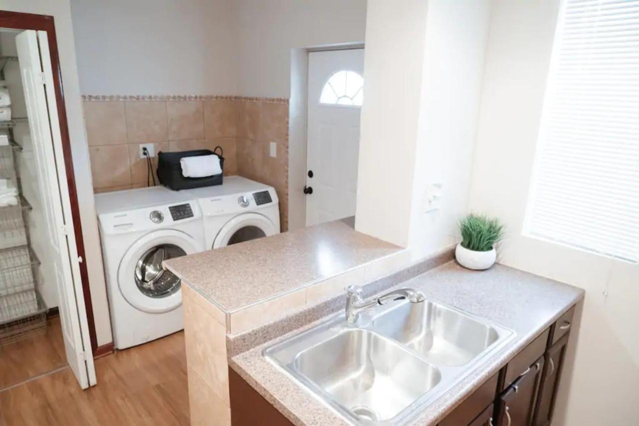 2Br Airy & Tidy Apt With Free Covered Parking - Central Modern Чикаго Экстерьер фото